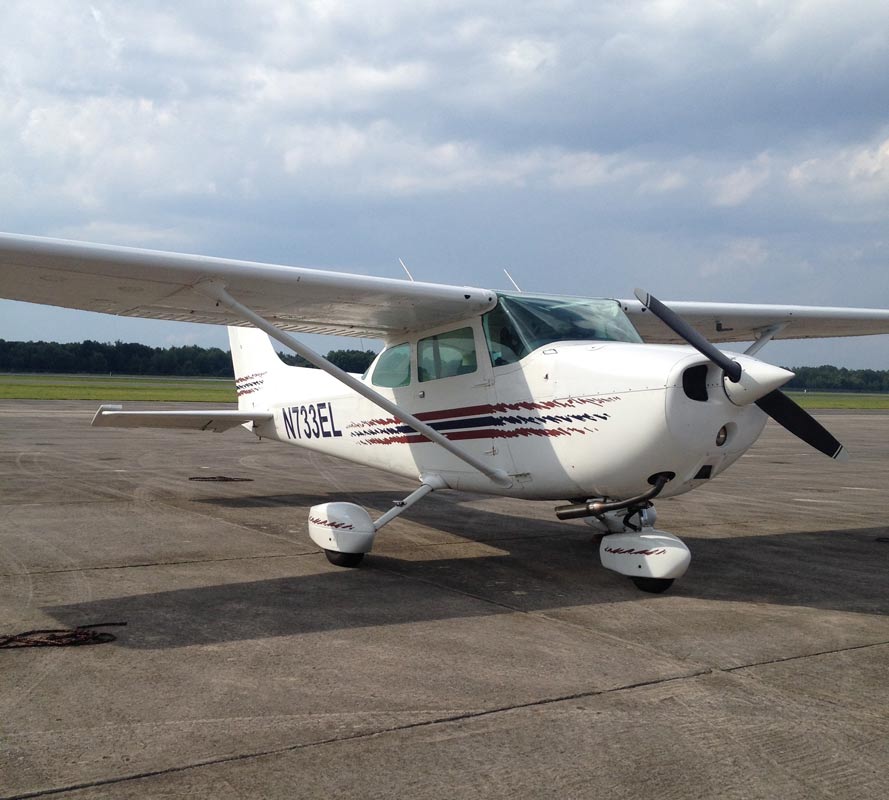 Cessna-Skyhawk-private-pilot-license-training-aircraft